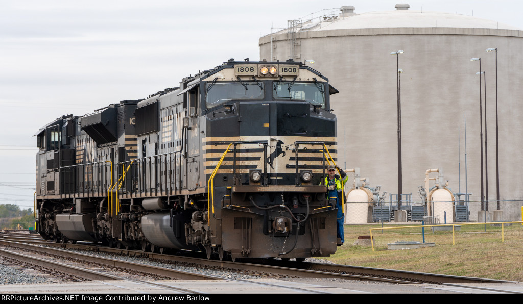 NS Power Backing Down Into the KCS Yard